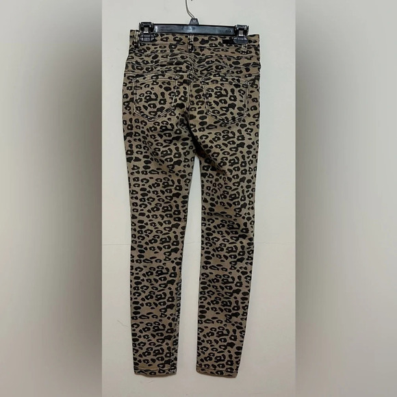 Almost Famous Animal Print Leopard Print Mid Rise Skinny Jeans Size 5 A2 - Picture 4 of 16